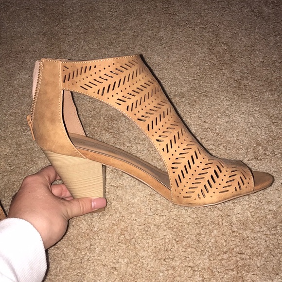 Shoes - Picture 3 of 7